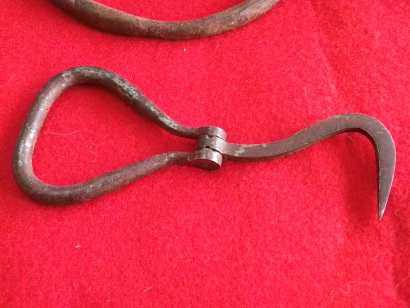 BRITISH ARMY ? BOER WAR PERIOD HORSE PARAPHENALIA - HOOF PICK, CALSTROP, TETHER RING?  (8625)