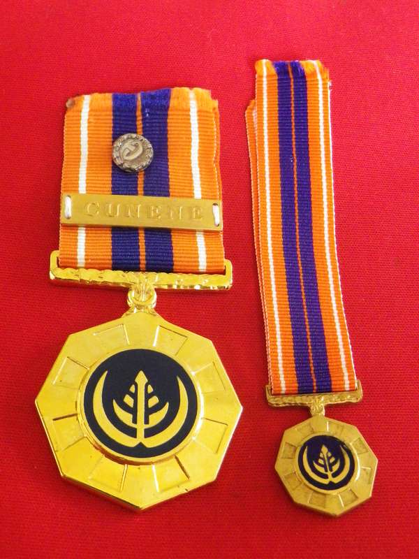 SADF - PRO PATRIA FULL SIZE + MINIATURE MEDAL - NUMBERED + CUNENE CLASP  -  UNRESEARCHED  (8894)