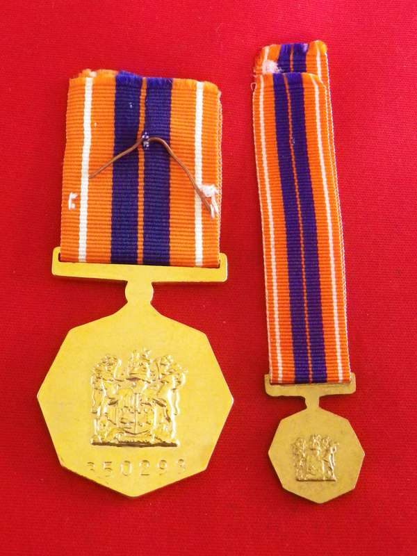 SADF - PRO PATRIA FULL SIZE + MINIATURE MEDAL - NUMBERED + CUNENE CLASP  -  UNRESEARCHED  (8894)