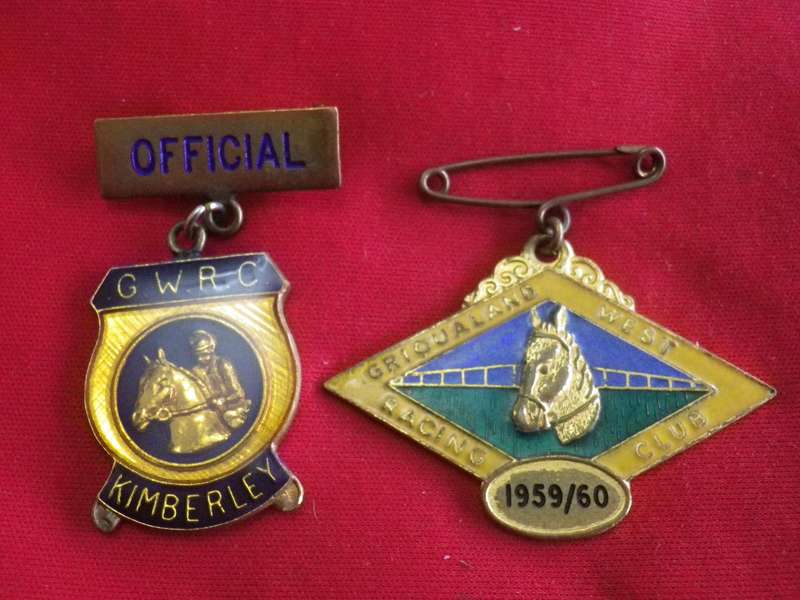 TURF CLUB BADGE  - GRIQUALAND WEST RACING CLUB  - 1959/60 No. 88 + OFFICIALS BADGE -KIMBERLEY  (26)
