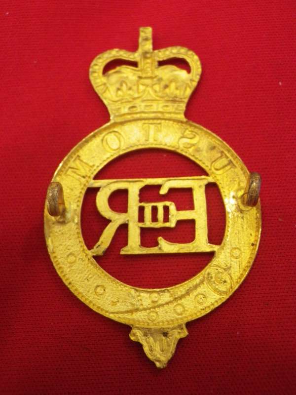 RHODESIA & NYASALAND / SOUTHERN RHODESIA - CUSTOMS OFFICERS FROSTED GILT CAP BADGE   (8987)