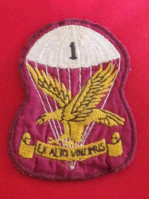 SADF - 1 PARA BATTALION CLOTH EMBROIDERED TRACK SUIT BADGE             (8882)