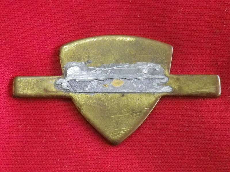 TURF CLUB BADGE  - MTC (MAURITIUS ?) 1972 - LADY No. 408  - pin missing     (27)