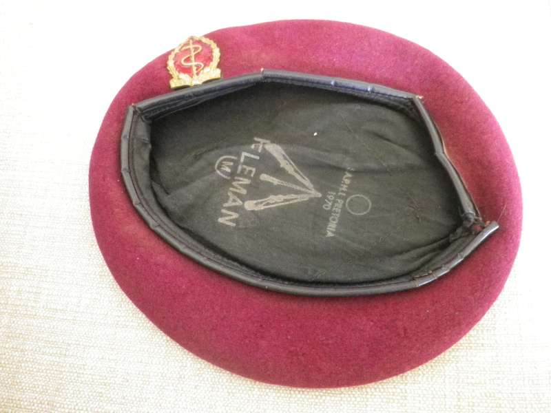 SADF - SA MEDICAL SERVICES BERET   - SIZE M  - RIM  51CM / 20"               (8952)