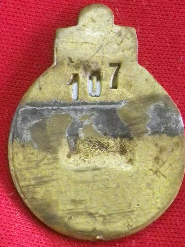 TURF CLUB BADGE  - 90-91 MATABELELAND TURF CLUB "ASCOT"  No 107  pin missing    (28)
