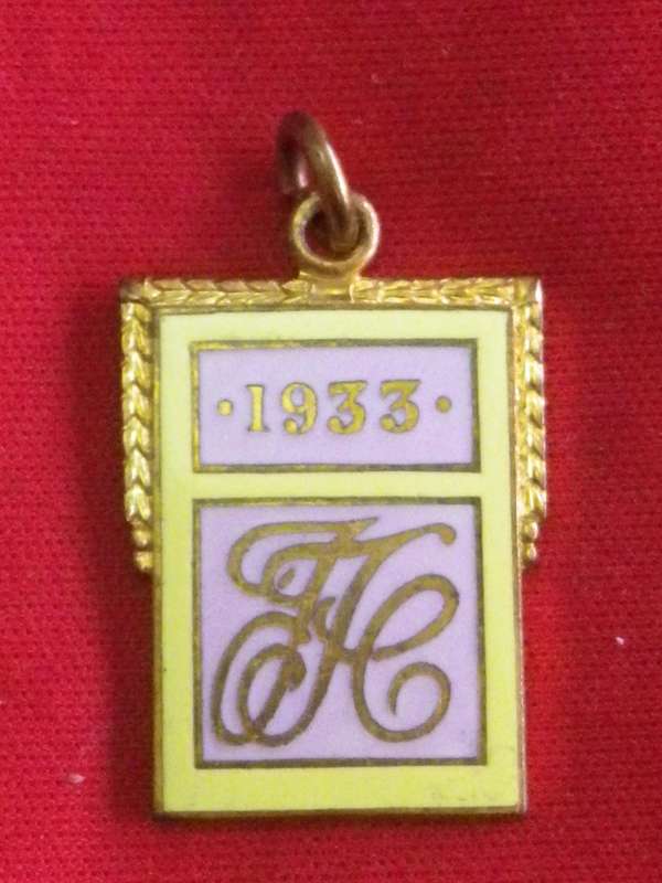 TURF CLUB BADGE  - 1933 - CLUB UNKNOWN    No. 65                  (29)