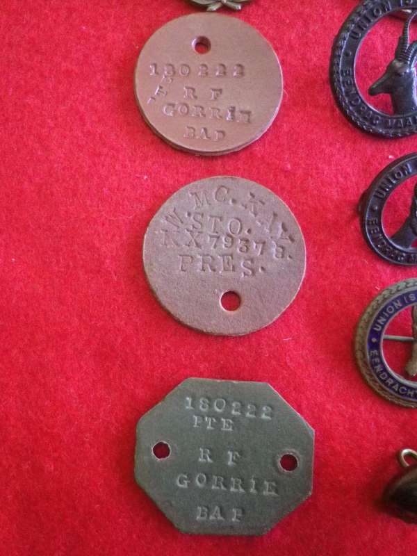 SAUDF - WW1 / WW2 MIXED LOT, INCL. ID CARD, DOG TAGS, BADGES, ETC.    (161)