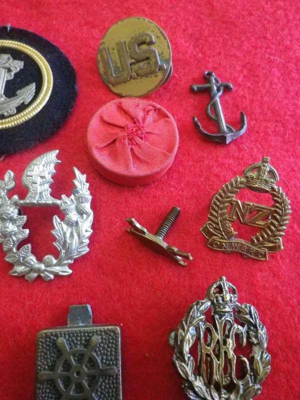 MIXED LOT WW2 ERA BADGES     - USA, NZ, GB, ETC..........   AS SEEN  (171)