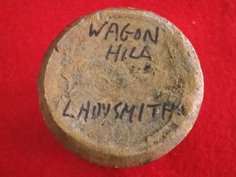 BOER WAR BATTLEFIELD PICKUP - SMALL CLAY INKWELL - INSCRIBED ON BASE "WAGON HILL, LADYSMITH" (8626)