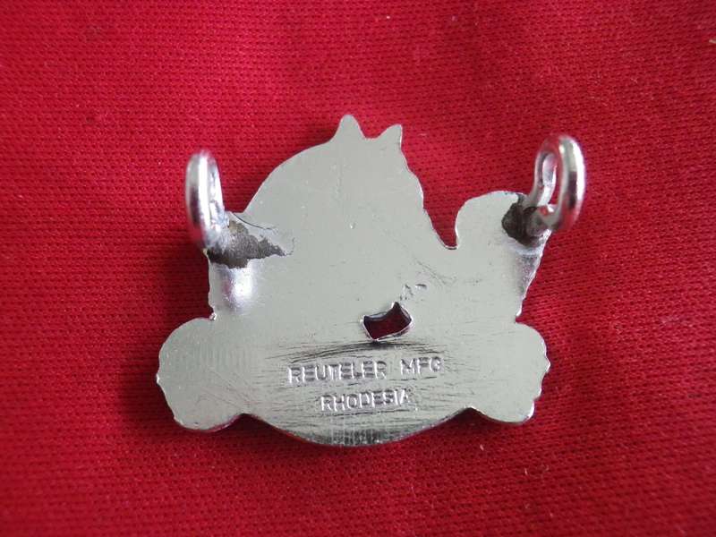 RHODESIAN ARMY - GREYS SCOUTS ANODISED BERET BADGE - STAMPED REUTELER   (8705)