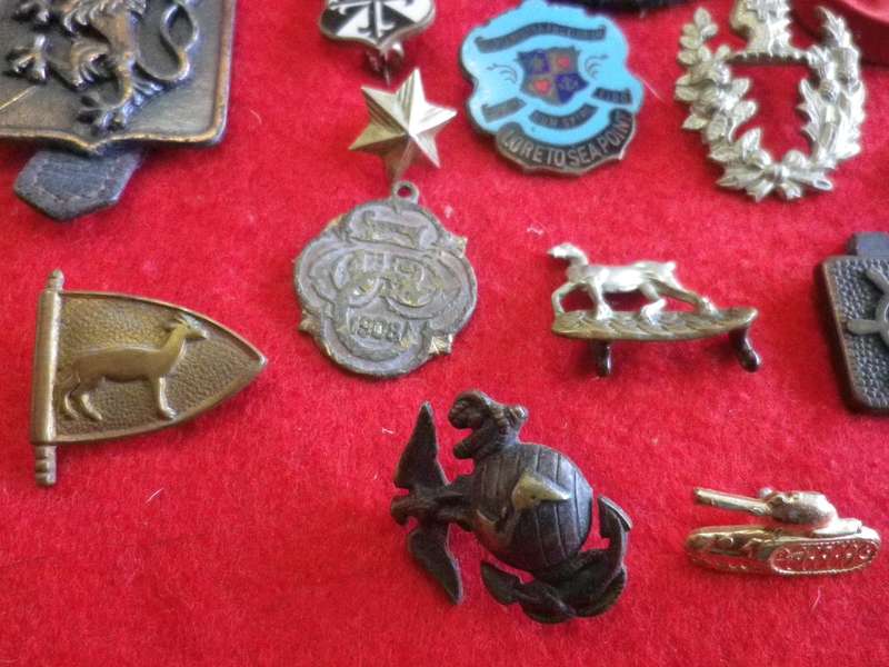 MIXED LOT WW2 ERA BADGES     - USA, NZ, GB, ETC..........   AS SEEN  (171)