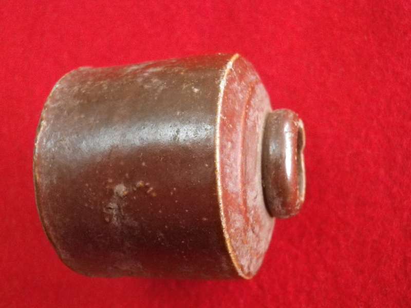 BOER WAR BATTLEFIELD PICKUP - SMALL CLAY INKWELL - INSCRIBED ON BASE "WAGON HILL, LADYSMITH" (8626)