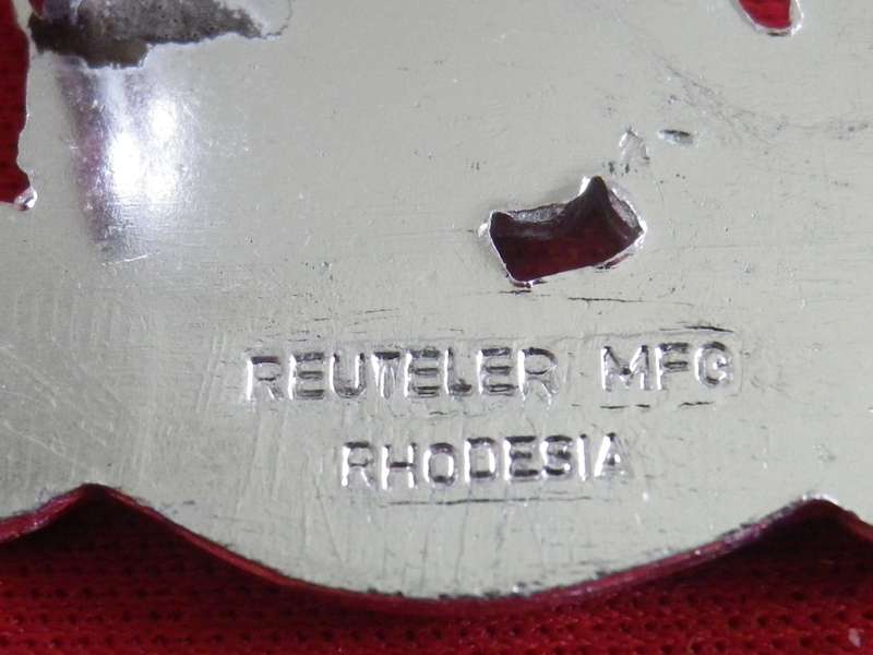 RHODESIAN ARMY - GREYS SCOUTS ANODISED BERET BADGE - STAMPED REUTELER   (8705)