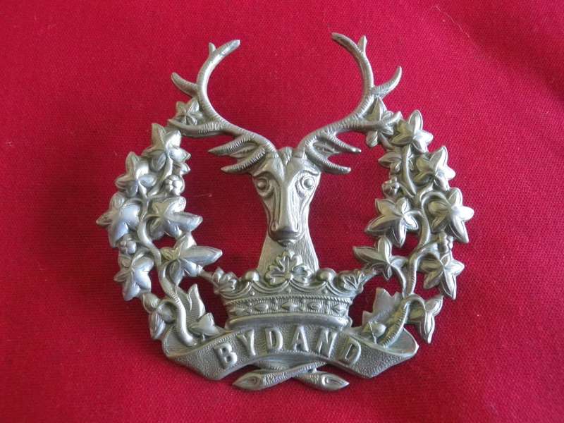 BRITISH ARMY - GORDON HIGHLANDERS WHITE METAL HEADDRESS BADGE      (9000)