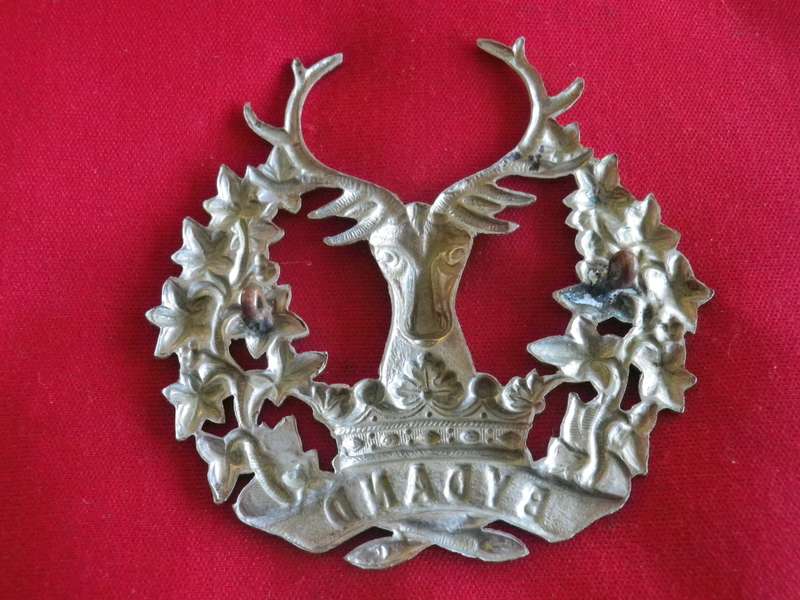 BRITISH ARMY - GORDON HIGHLANDERS WHITE METAL HEADDRESS BADGE      (9000)