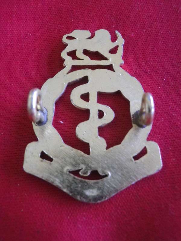 RHODESIAN MEDICAL CORPS  -  GOLD ANODISED CAP BADGE  -                 (102)