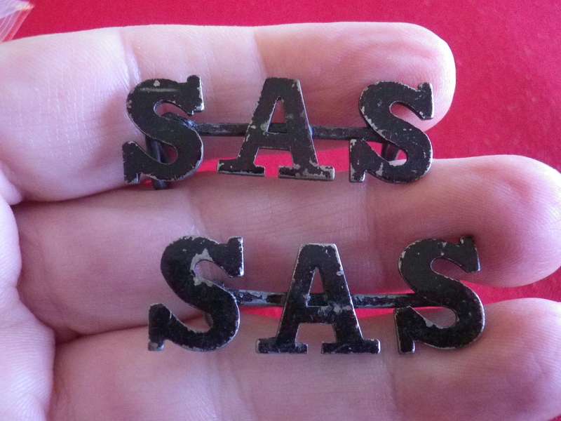RHODESIAN SAS - PAINTED PAIR OF METAL SHOULDER TITLES     (125)