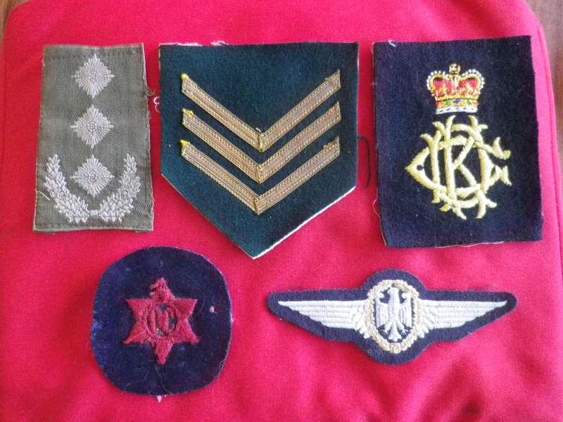 LOT OF UNKNOWN BADGES - INCL. RANKS ETC       WW2 ONWARDS          (8991)