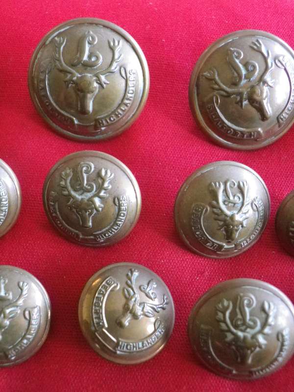 BRITISH ARMY - LOT OF SCOTTISH TUNIC BUTTONS, INCL SEAFORTH HIGHLANDERS LOVAT SCOUTS LARGEST OD 26mm