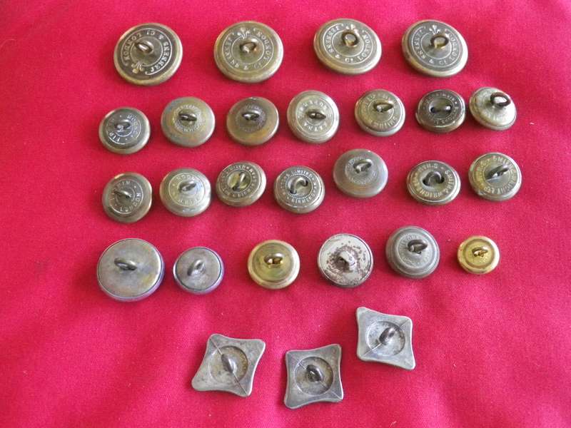 BRITISH ARMY - LOT OF SCOTTISH TUNIC BUTTONS, INCL SEAFORTH HIGHLANDERS LOVAT SCOUTS LARGEST OD 26mm