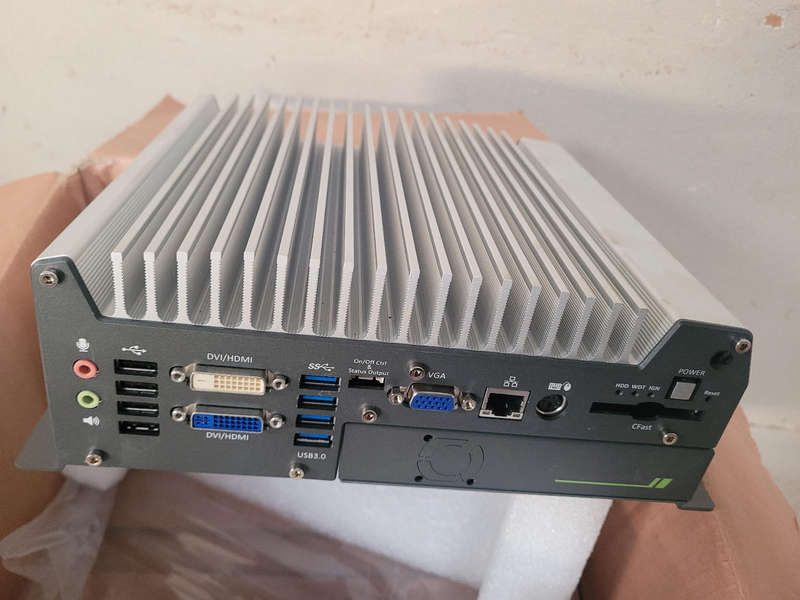 Core i7 Fanless Industrial Rugged Embedded System NUVO-3005E-PoENeousys)