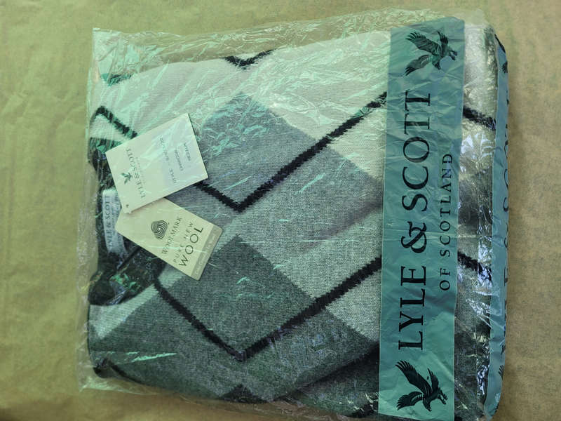 Imported...LYLE & SCOTT (M) Pure New Wool Men`s Classic Round Neck Jersey