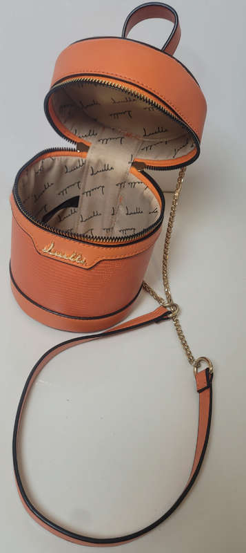 Clean-Used Ladies Cross-Shoulder Bag