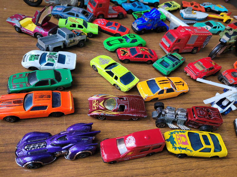 A Variety Of 50x Collector`s Toys (Bid Per Lot Of 50x)