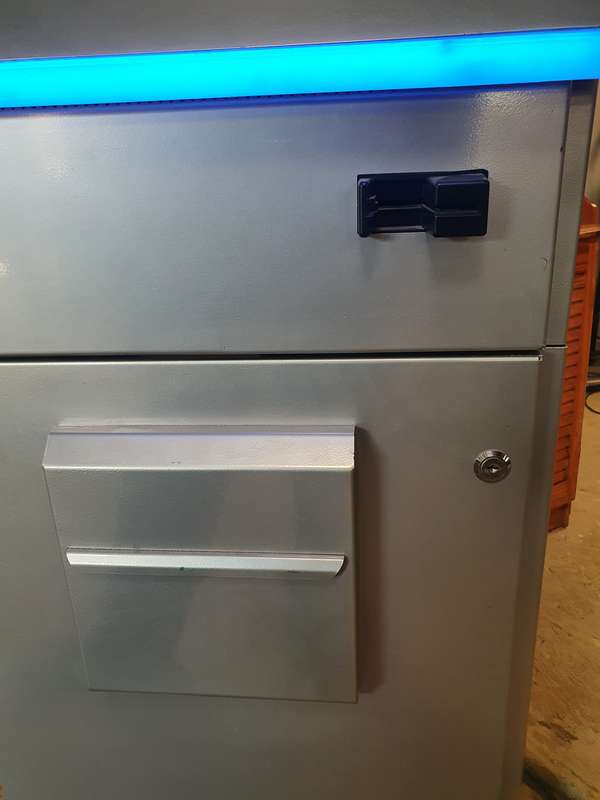 Large Screen Auto Teller/Kiosk With Card Slot For Card Payments. (Load Your Own Software...)