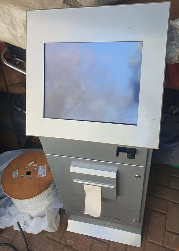 Large Screen Auto Teller/Kiosk With Card Slot For Card Payments. (Load Your Own Software...)