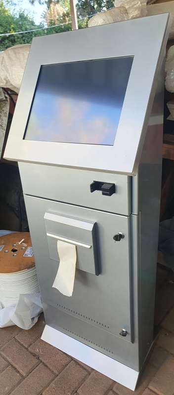 Large Screen Auto Teller/Kiosk With Card Slot For Card Payments. (Load Your Own Software...)
