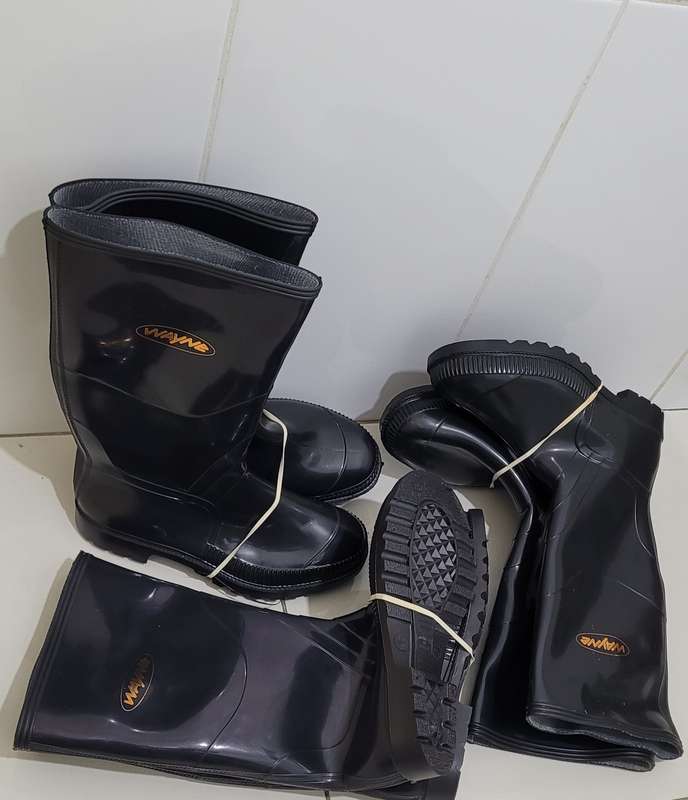 Weyne Size 9 Gum Boots. Bid per pair.