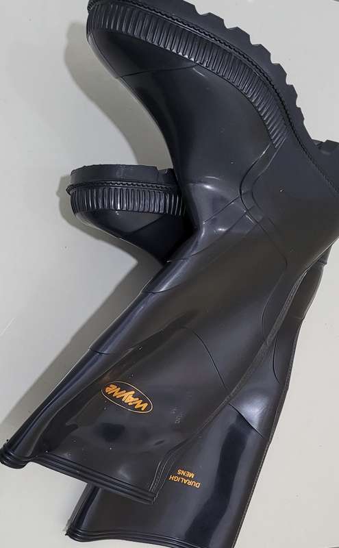 Weyne Size 9 Gum Boots. Bid per pair.