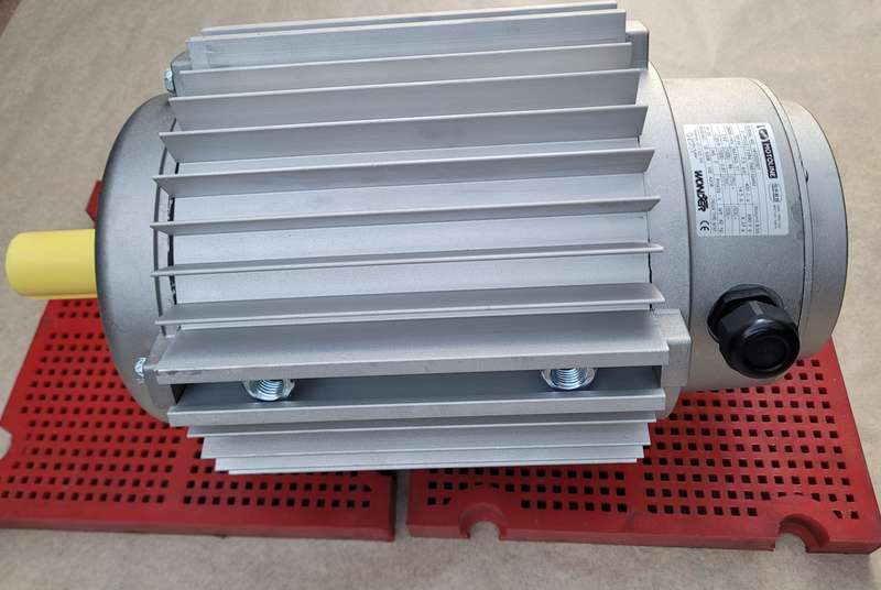 (7.5Kw & 4Kw) BMG BRAND NEW 3-Phase Electric Motor BUNDLE. (Bid Per Lot Of 2x)
