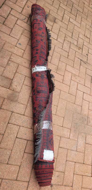 Large Clean-Used (GENUINE) PERSIAN CARPET (225x 180)cm. Simply Clean-No Issues