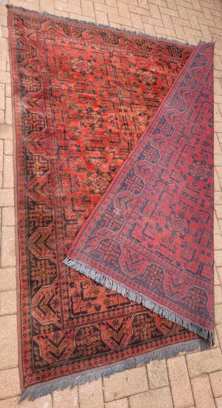 Large Clean-Used (GENUINE) PERSIAN CARPET (225x 180)cm. Simply Clean-No Issues