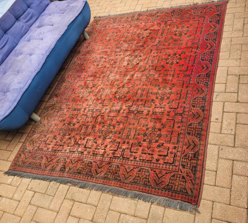 Large Clean-Used (GENUINE) PERSIAN CARPET (225x 180)cm. Simply Clean-No Issues