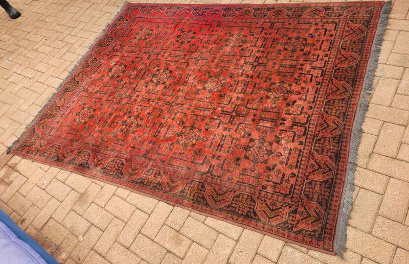 Large Clean-Used (GENUINE) PERSIAN CARPET (225x 180)cm. Simply Clean-No Issues