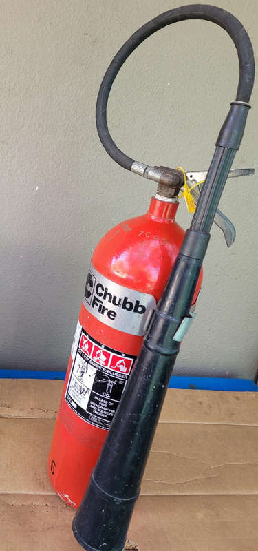 CHUBB 9Kg CO2 Giant Size Squeeze-Grip-Type Fire Extinguisher (31.30Kg Net Weight).