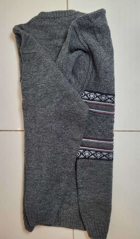 ORIGINAL PIERRE CARDIN Long-Sleeved Knitted V-Neck Sweater (M)
