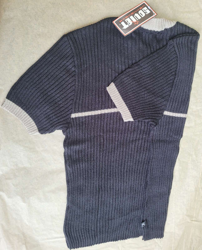 SOVIET Designer Men`s Soft Stretch V-Neck Short-Sleeved Jersey (L)