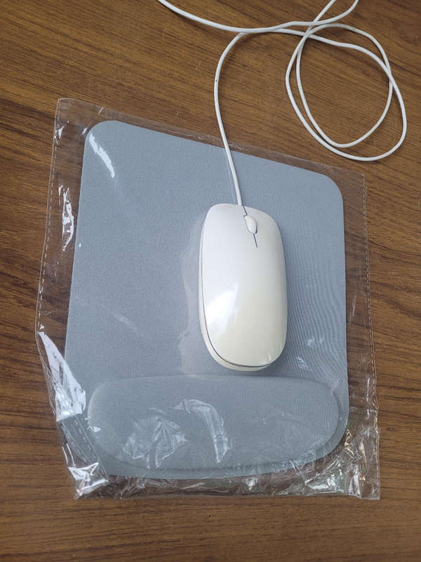 Ergonomic Mouse Pad With Wrist Support (Does Not Include Mouse). Bid Per Piece
