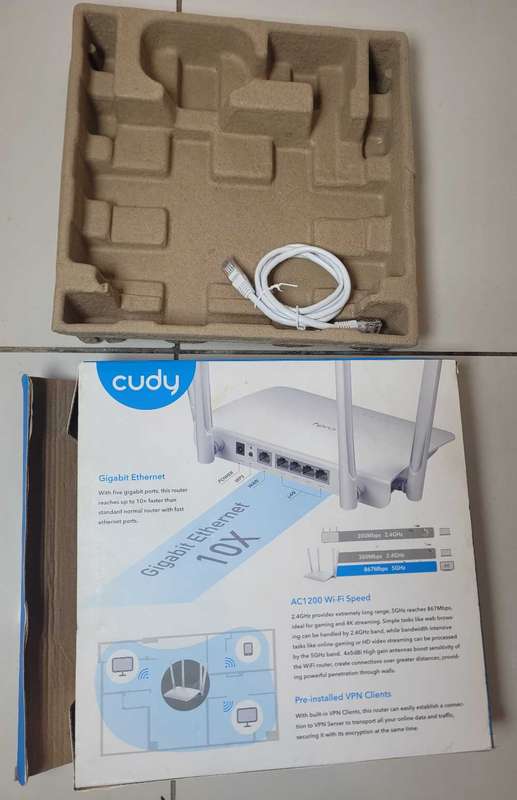 Clean-Used D-Link (DIR-825) FAST Gigabit Dual Band Router. NO CHARGER