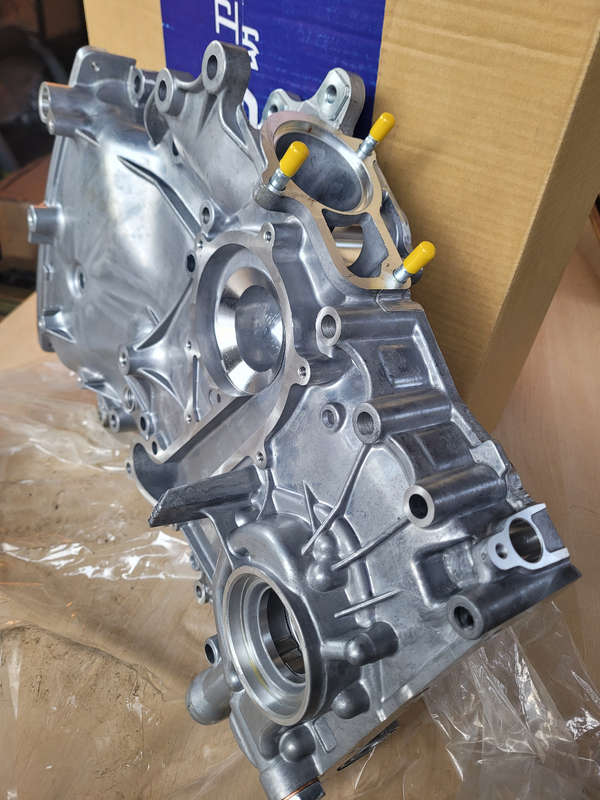 TOYOTA HIACE /HI-LUX 2.7L  (2TR) Engine Oil Timing  Chain Outer Cover