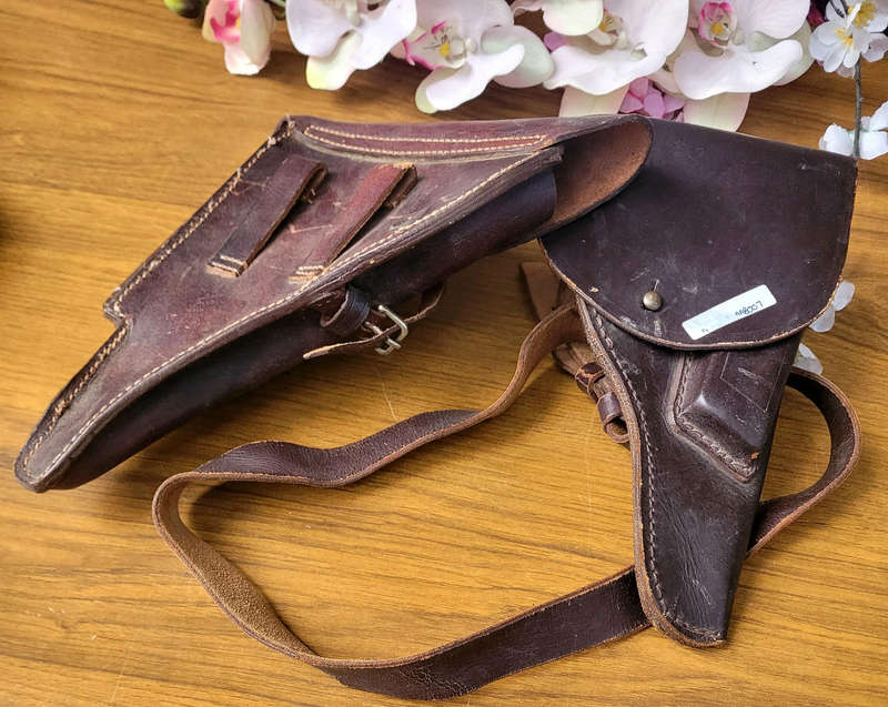 Collector`s Genuine Leather GUN HOLSTER Lot.  (Bid Per Lot)