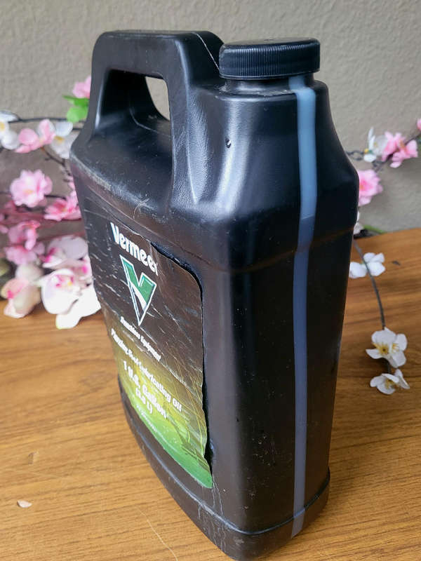 VERMEER 3.8L / U.S 3.8 Gallons PIERCING TOOL-LUBRICATING OIL-As Pictured.