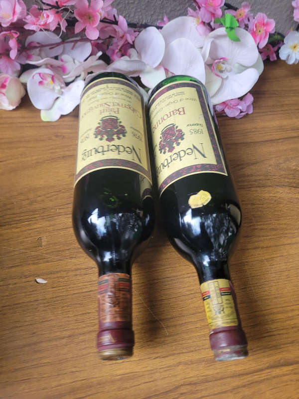 Collector`s Vintage Wine Collection. NEDERBERG PAARL: 1976  /  BARONNE: 1985. (Bid Per Bottle)