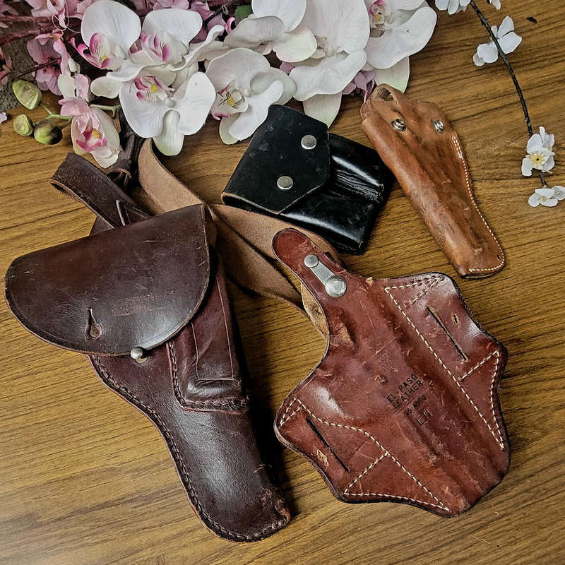 Collector`s Genuine Leather GUN HOLSTER Lot.  (Bid Per Lot)