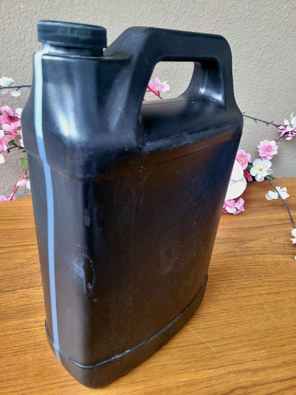 VERMEER 3.8L / U.S 3.8 Gallons PIERCING TOOL-LUBRICATING OIL-As Pictured.