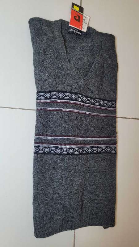 ORIGINAL PIERRE CARDIN Long-Sleeved Knitted V-Neck Sweater (M)